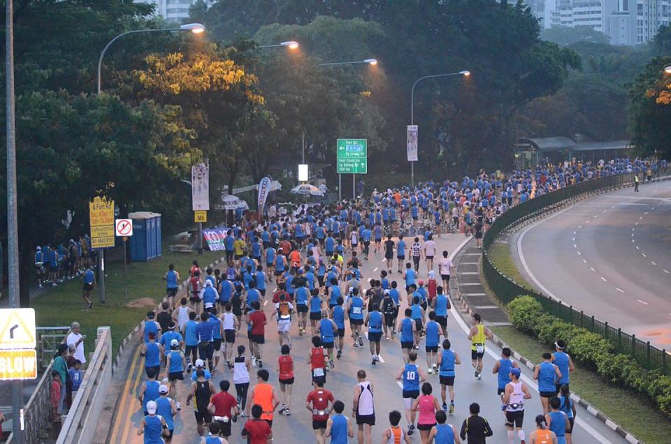 About 20,000 runners ran the full marathon of 42.195 kilometres.
