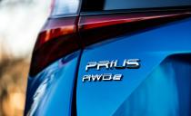 <p>Prius AWD-e models come shod with the same 15-inch, low-rolling-resistance Dunlop Enasave 01 all-season tires as front-drive Prius models.</p>
