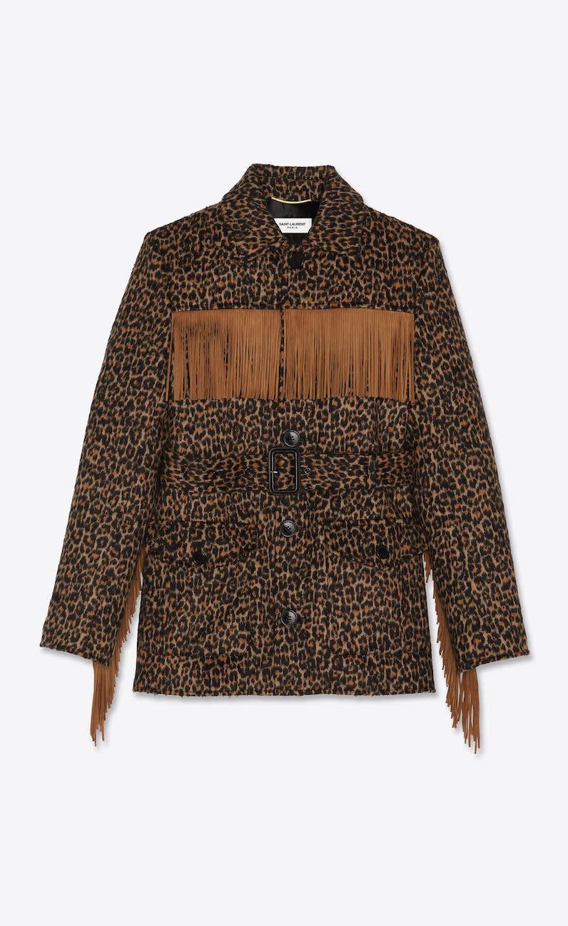 2900€<br><br><a href="https://www.ysl.com/fr-fr/pret-a-porter/veste-a-franges-en-feutre-de-laine-et-d%E2%80%99alpaga-a-imprime-leopard-630896Y3B529664.html" rel="nofollow noopener" target="_blank" data-ylk="slk:Acheter;elm:context_link;itc:0;sec:content-canvas" class="link ">Acheter</a><br><a href="https://www.elle.fr/Mode/Manteau/Veste-a-franges#xtor=AL-541" rel="nofollow noopener" target="_blank" data-ylk="slk:Voir la suite des photos sur ELLE.fr;elm:context_link;itc:0;sec:content-canvas" class="link ">Voir la suite des photos sur ELLE.fr</a><br><h3> A lire aussi </h3><ul><li><a href="https://www.elle.fr/Mode/Robe/Robe-smockee#xtor=AL-541" rel="nofollow noopener" target="_blank" data-ylk="slk:15 robes à smocks que vous allez porter tout l’été;elm:context_link;itc:0;sec:content-canvas" class="link ">15 robes à smocks que vous allez porter tout l’été </a></li><li><a href="https://www.elle.fr/Mode/Robe/Robe-fleurie#xtor=AL-541" rel="nofollow noopener" target="_blank" data-ylk="slk:20 robes fleuries à l'allure intemporelle;elm:context_link;itc:0;sec:content-canvas" class="link ">20 robes fleuries à l'allure intemporelle</a></li><li><a href="https://www.elle.fr/Mode/Robe/Robe-de-ceremonie#xtor=AL-541" rel="nofollow noopener" target="_blank" data-ylk="slk:20 robes de cérémonie pour briller cet été;elm:context_link;itc:0;sec:content-canvas" class="link ">20 robes de cérémonie pour briller cet été</a></li><li><a href="https://www.elle.fr/Mode/Robe/Robe-pastel#xtor=AL-541" rel="nofollow noopener" target="_blank" data-ylk="slk:Ces robes pastel vont rythmer notre été;elm:context_link;itc:0;sec:content-canvas" class="link ">Ces robes pastel vont rythmer notre été</a></li><li><a href="https://www.elle.fr/Astro/Horoscope/Quotidien#xtor=AL-541" rel="nofollow noopener" target="_blank" data-ylk="slk:Consultez votre horoscope sur ELLE;elm:context_link;itc:0;sec:content-canvas" class="link ">Consultez votre horoscope sur ELLE</a></li></ul>