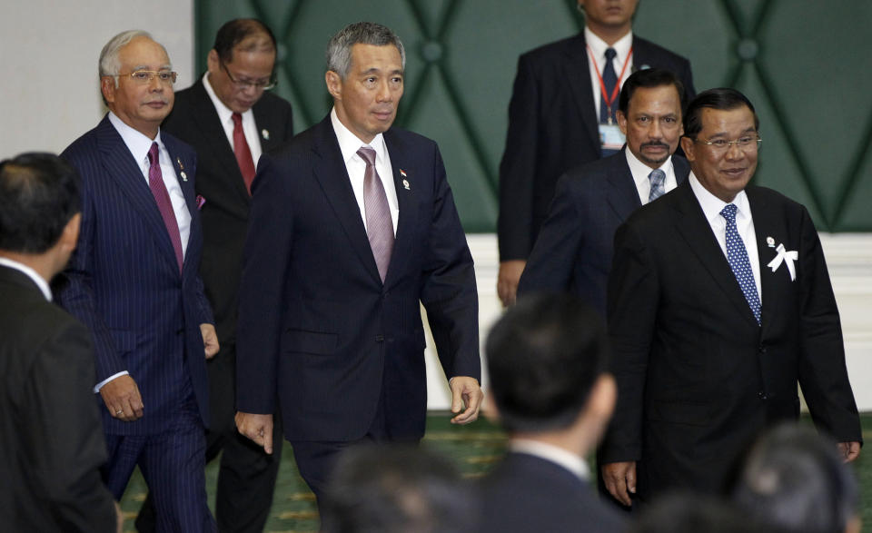 From right to left, Cambodia's Prime Minister Hun Sen, Brunei's Sultan Hassanal Bolkiah, Singapore's Prime Minister Lee Hsien Loong, Philippines' President Benigno Aquino III and Malaysia's Prime Minister Najib Razak arrive for a singing ceremony of adoption of the ASEAN Human Rights Declaration during the 21st Association of Southeast Asian Nations, or ASEAN Summit in Phnom Penh, Cambodia, Sunday, Nov. 18, 2012. (AP Photo/Vincent Thian)