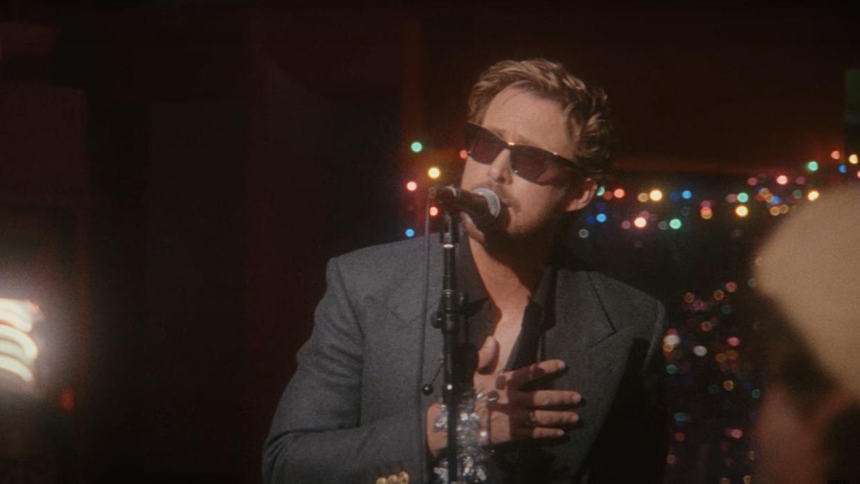  Ryan Gosling singing I'm Just Ken - Merry Kristmas Barbie. 