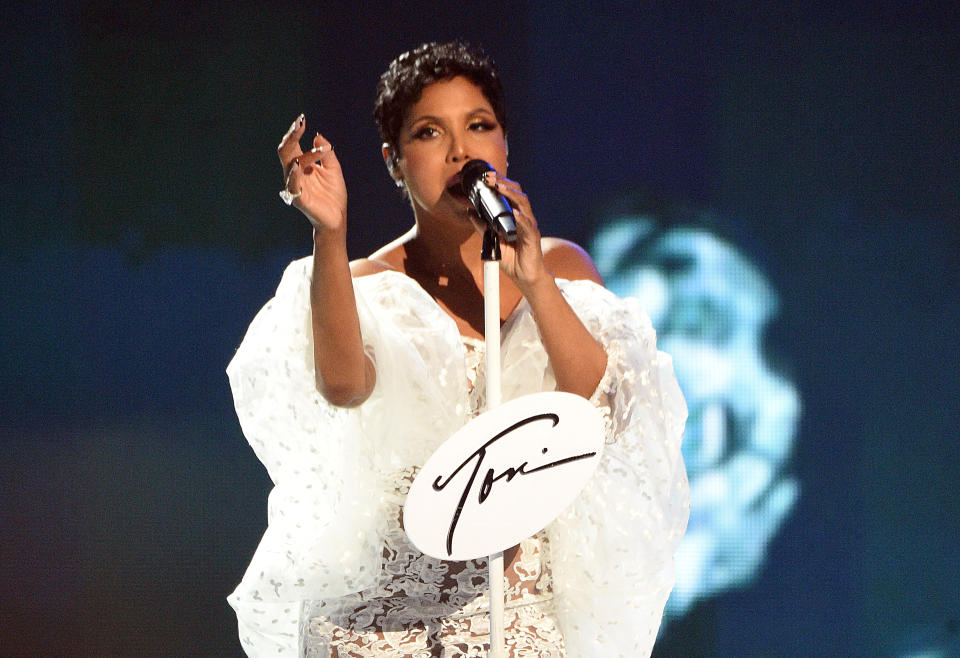 LOS ANGELES, CALIFORNIA - NOVEMBER 24: Toni Braxton performs onstage during the 2019 American Music Awards at Microsoft Theater on November 24, 2019 in Los Angeles, California. (Photo by Kevin Mazur/AMA2019/Getty Images for dcp)