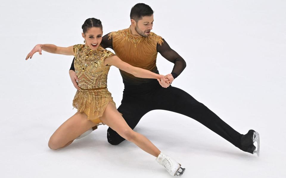 Britain&#39;s Lilah Fear and Lewis Gibson perform during the Ice Dance Free Dance program of the European Figure Skating Championship 2022 - DANIEL MIHAILESCU/AFP via Getty Images