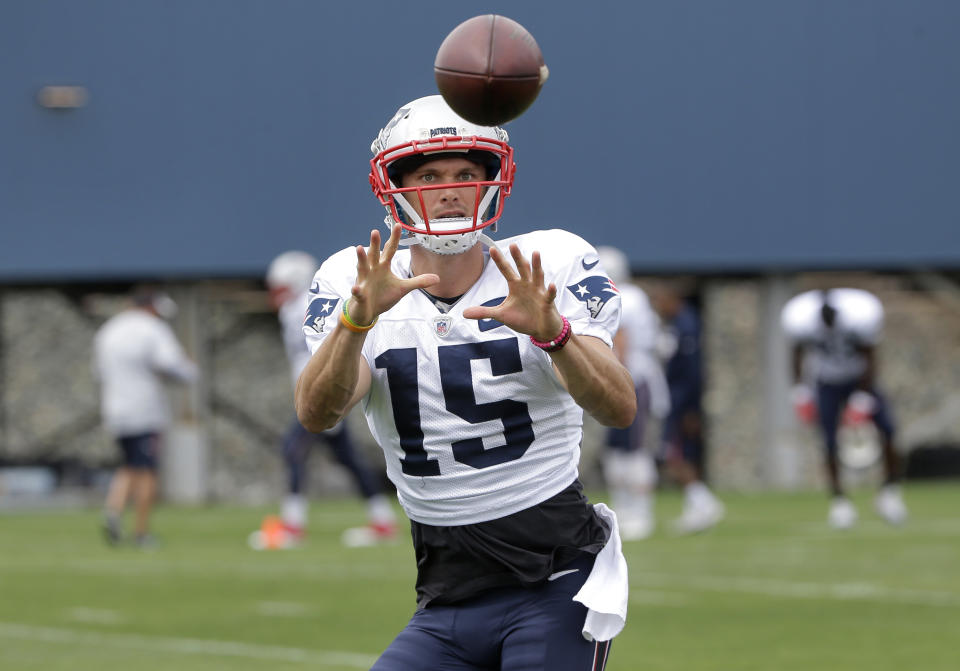 Chris Hogan highlights this week’s look at the best sits and starts in fantasy football. (AP Photo)