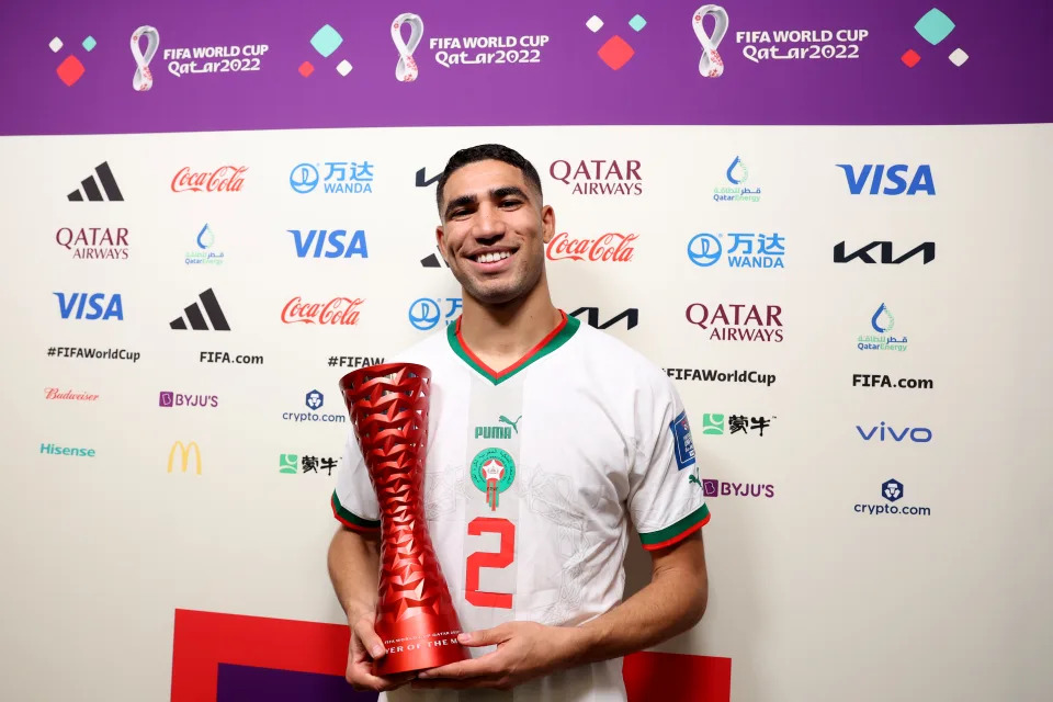 Achraf Hakimi por el Canad&#xe1; vs Marruecos | Foto:  Mark Metcalfe - FIFA/FIFA via Getty Images