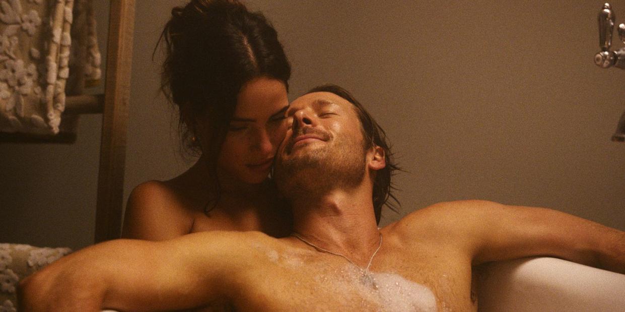 adria arjona, glen powell, hit man