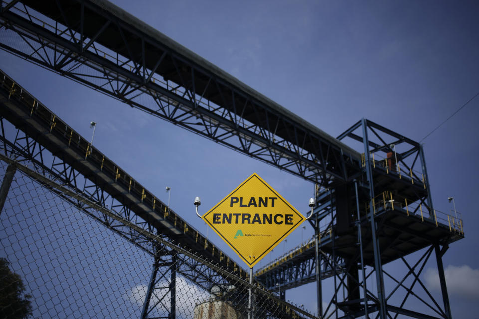 <span class="s1">This West Virginia coal preparation plant belongs to Alpha Natural Resources, which has emerged from bankruptcy and is pursuing a merger. (Photo: Luke Sharrett/Bloomberg via Getty Images)</span>