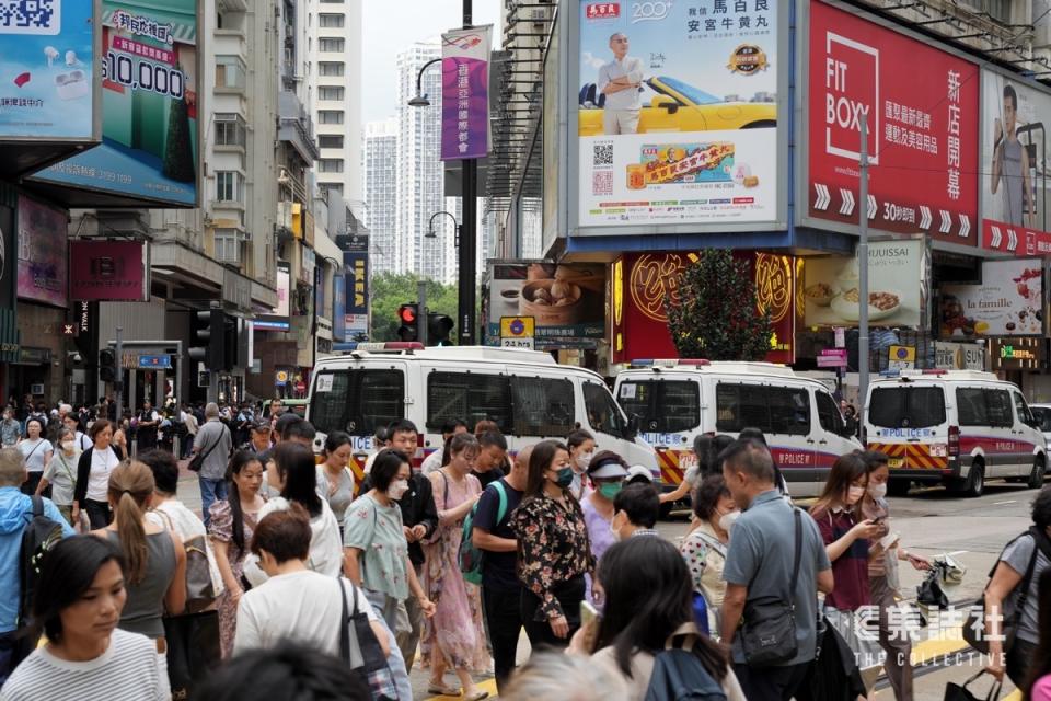 多架警車泊在銅鑼灣