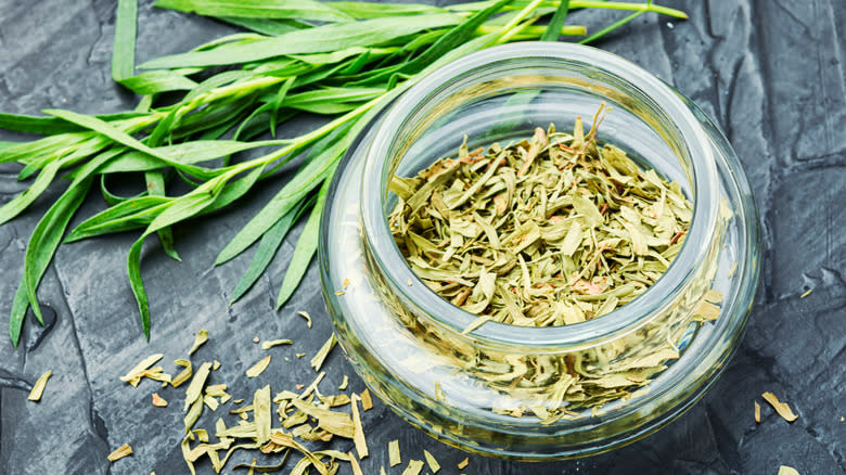 fresh tarragon next to bowl of dried tarragon