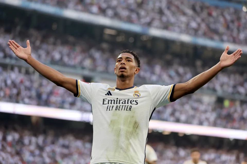  Jude Bellingham of Real Madrid celebrates after scoring the team's second goal during the LaLiga EA Sports match between Real Madrid CF and CA Osasuna at Estadio Santiago Bernabeu on October 07, 2023 in Madrid, Spain. 