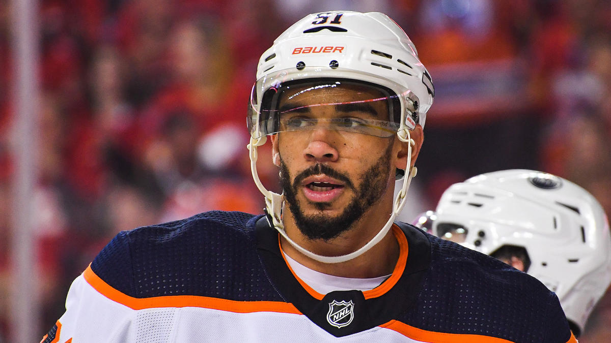 Sharks coach reportedly tried to fight Evander Kane in team locker room -  HockeyFeed