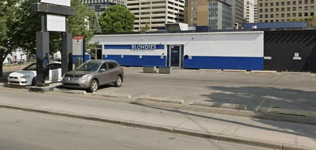 A group of Calgary Police officers were drinking at Blondies in October 2021 when one of them assaulted a server.  (Google Maps  - image credit)