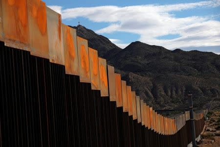 A general view shows a newly built section of the U.S.-Mexico border wall at Sunland Park, U.S. opposite the Mexican border city of Ciudad Juarez, Mexico, November 9, 2016. Picture taken from the Mexico side of the U.S.-Mexico border. REUTERS/Jose Luis Gonzalez