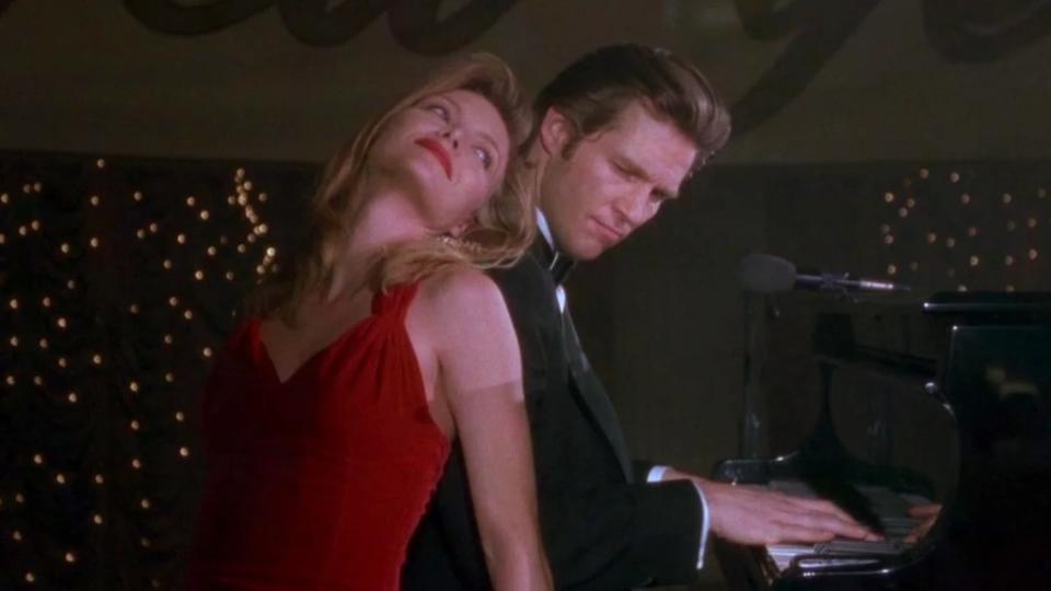 Michelle Pfeiffer and Jeff Bridges in "The Fabulous Baker Boys"