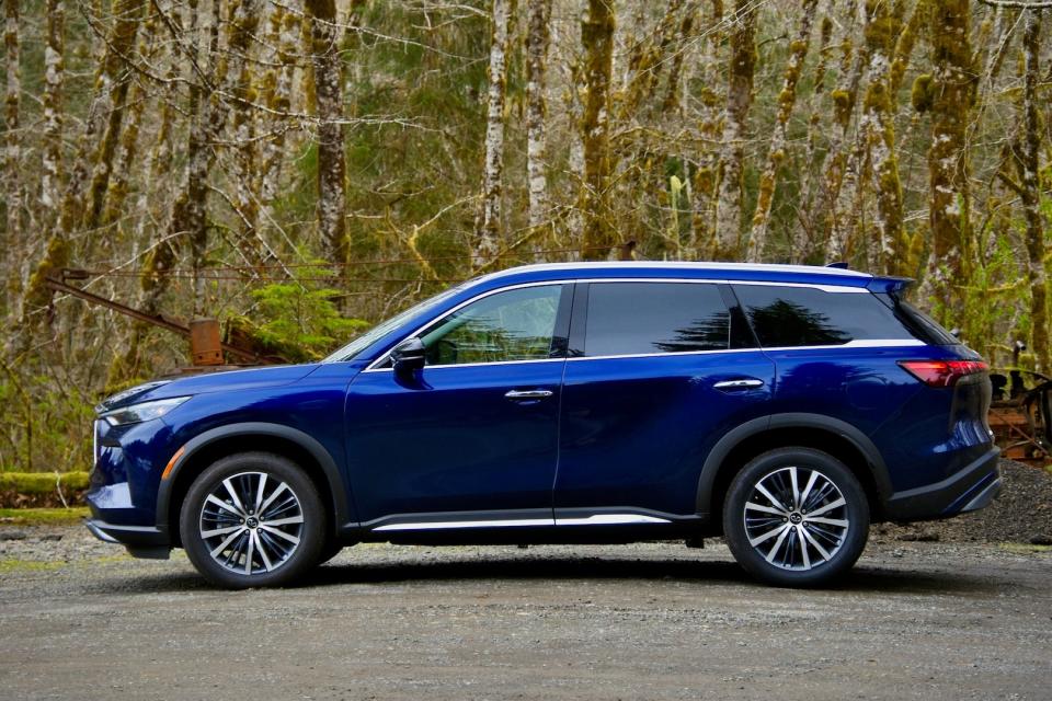 2023 Infiniti QX60 Sensory AWD side profile