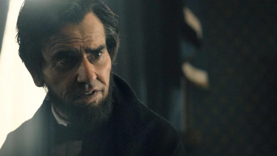 Hamish Linklater Abraham Lincoln in "Manhunt" (Apple TV+)