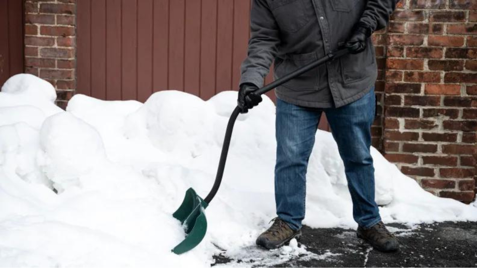 The Suncast SC3250 18-inch Snow Shovel/Pusher Combo is our favorite snow shovel.