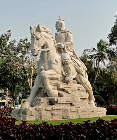 Statue de Koxinga à Tainan. Cliquer pour zoomer. <a href="https://commons.wikimedia.org/wiki/File:Statue_of_Koxinga,_Tainan.jpg" rel="nofollow noopener" target="_blank" data-ylk="slk:Wikimedia;elm:context_link;itc:0;sec:content-canvas" class="link ">Wikimedia</a>, <a href="http://creativecommons.org/licenses/by-sa/4.0/" rel="nofollow noopener" target="_blank" data-ylk="slk:CC BY-SA;elm:context_link;itc:0;sec:content-canvas" class="link ">CC BY-SA</a>