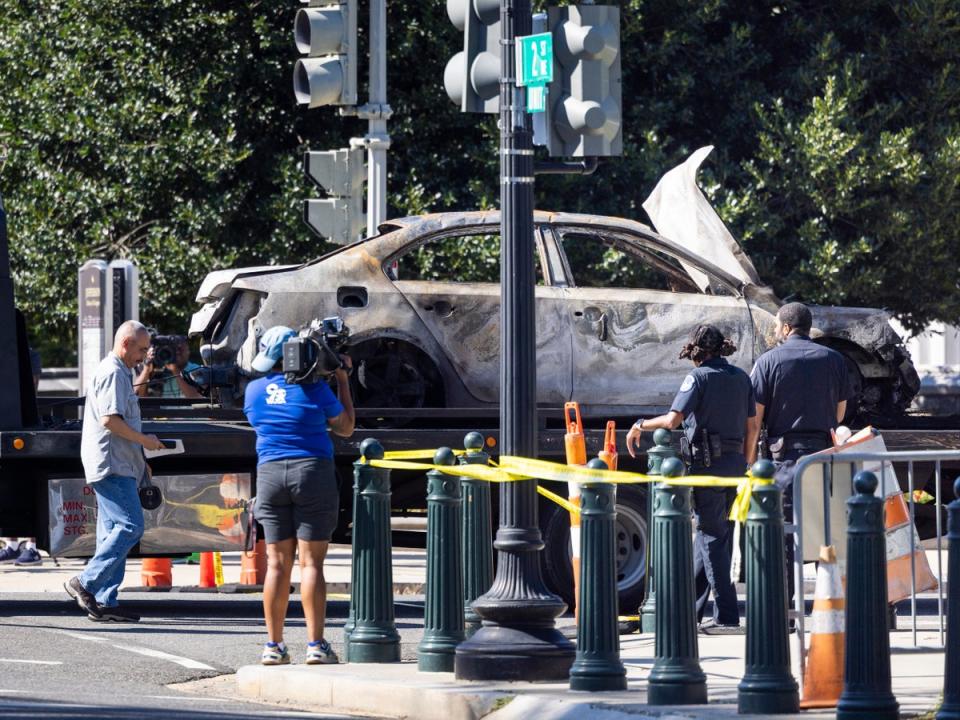 A tow truck removes a car that crashed into a US Capitol barricade in Washington, DC, USA, 14 August 2022 (EPA)