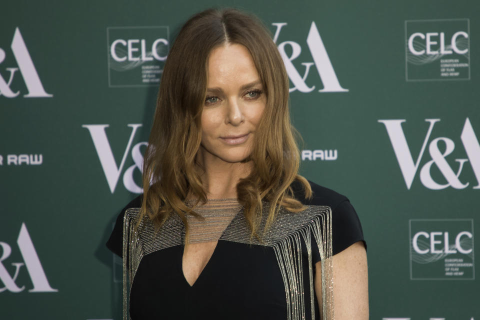 Die britische Designerin Stella McCartney entwarf Herzogin Meghans Kleid, das sie zum Hochzeitsempfang trug. (Bild: Vianney Le Caer/Invision/AP Photo)