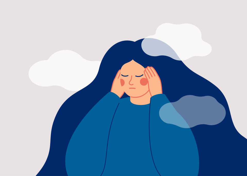 La mujer triste se toca las sienes con las manos y sufre dolor de cabeza. Pérdida de memoria temporal y confusión. (Ilustración vectorial | Getty Images)