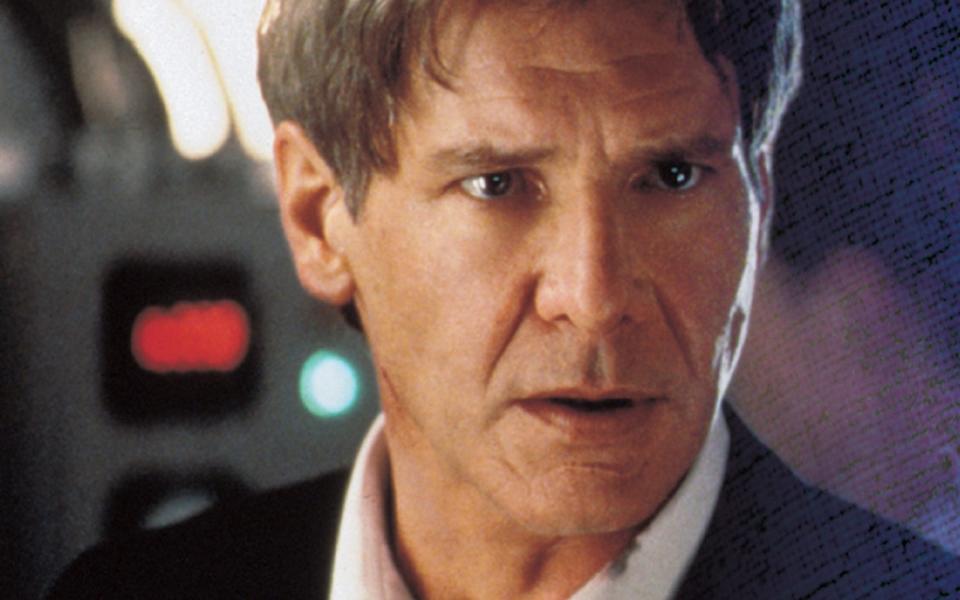 Harrison Ford war in seiner langen Karriere auch schon US-Präsident - jedenfalls im Film "Air Force One". Als James Marshall sagte er 1997 den Terroristen den Kampf an. Und beeindruckte unter anderem den damaligen US-Präsidenten Bill Clinton mit seiner Performance. Der sah sich den Film gleich zweimal im Oval Office an. (Bild: kabel eins / Buena Vista International)