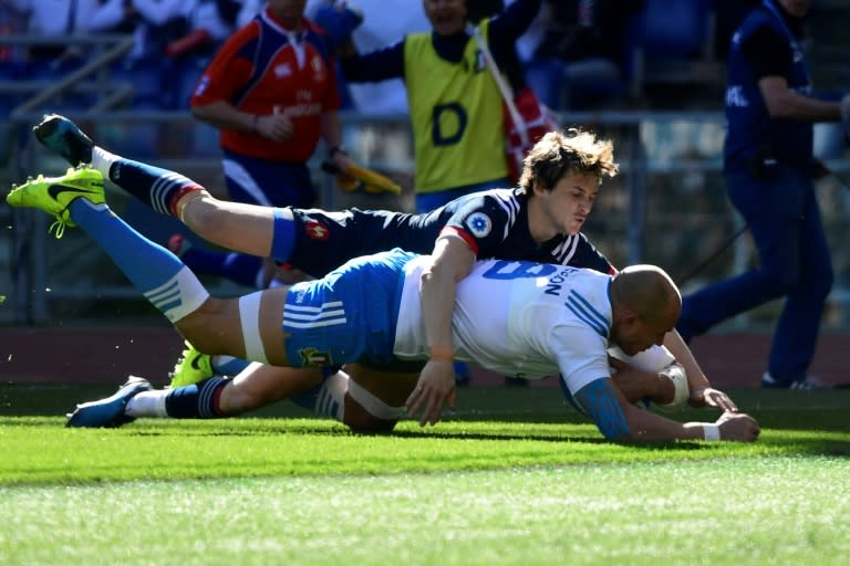 Italy's flanker Sergio Parisse scores a try during their Six Nations rugby union match against France, at the Olympic Stadium in Rome, on March 11, 2017