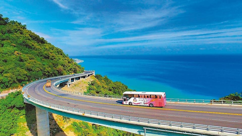 <p>The southernmost section of the south-link highway, which links Anshuo, Daren Township in Taitung to Caopu village, Shihzih Township in Pingtung, is known for its scenic landscapes (Courtesy of Directorate General of Highway)</p>
