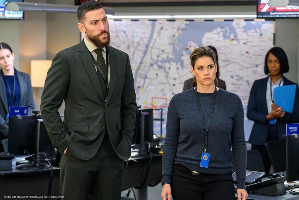 《聯邦調查局FBI》由男星李寇薩基（左）與女星梅西帕瑞格蘭（右）搭檔辦案，堂堂邁入第4季。（AXN頻道提供）