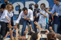 Sul palco di Piazza del Popolo il vicepresidente di Forza Italia, Antonio Tajani, la leader di Fratelli d'Italia, Giorgia Meloni, e Matteo Salvini.