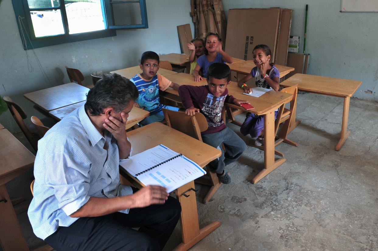 Children sit in a classroom in the refugee camp of Lagadikia, near Thessaloniki, Greece, during the visit of UN High Commissioner for Refugees Filippo Grandi on Aug. 25, 2016. (Photo: SAKIS MITROLIDIS/AFP/Getty Images)