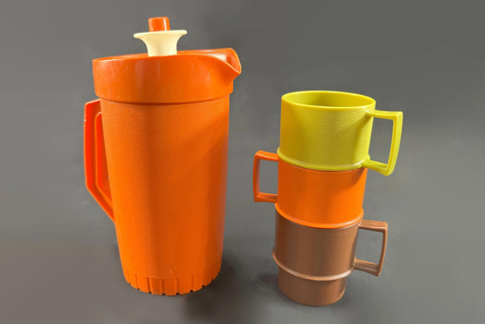 1980's vintage Tupperware toy Pitcher with 3 orange, green, and brown cups