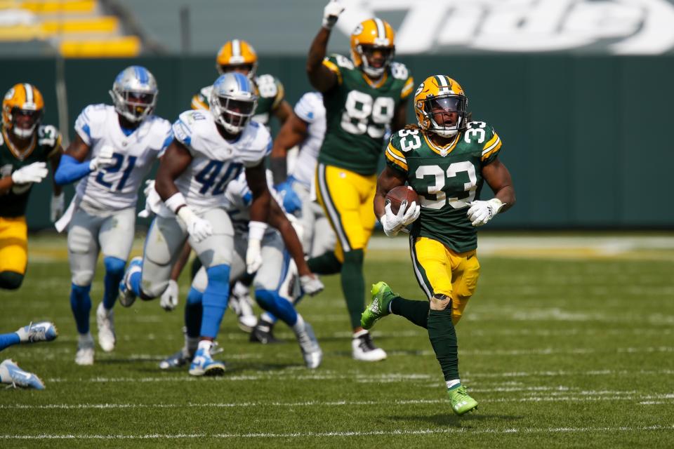 Aaron Jones, de los Packers de Green Bay, se escapa para un touchdown en la segunda mitad del juego ante los Lions de Detroit, el domingo 20 de septiembre de 2020, en Green Bay. (AP Foto/Matt Ludtke)