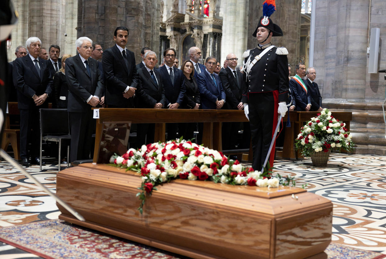 Abschied der Staatsspitze am Sarg Silvio Berlusconis im Mailänder Dom (Bild: REUTERS)