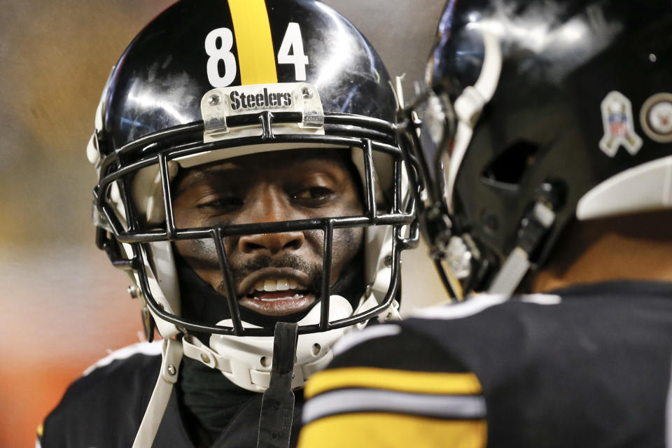 Pittsburgh Steelers wide receiver Antonio Brown (84) was listed as questionable on the injury report for Monday's game. (AP)