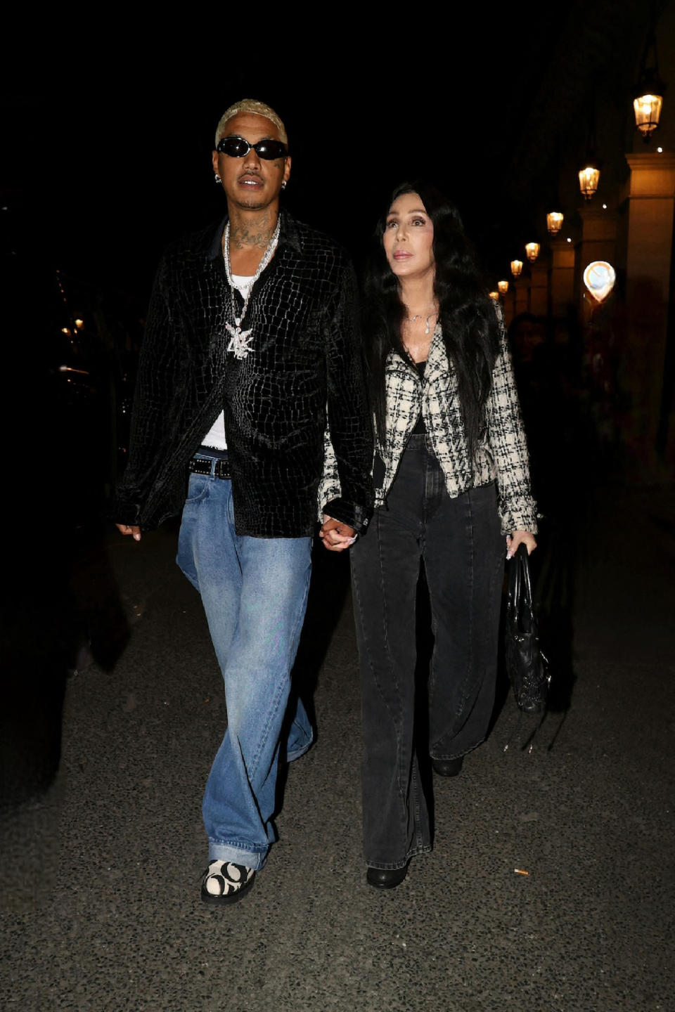 Le couple Cher et Alexander Edwards à Paris pour la Fashion week