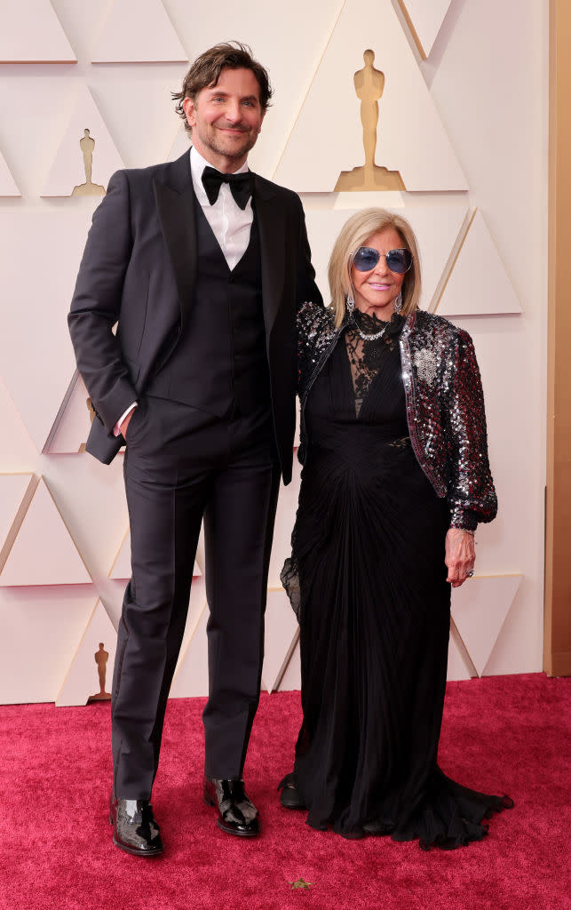 Bradley Cooper and his mom, Gloria Campano, attend the 94th Academy Awards on March 27 at the Dolby Theatre in Los Angeles.  (Photo: Momodu Mansaray/Getty Images)
