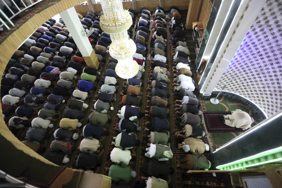 Muslim men attend prayer despite concerns of the new coronavirus outbreak at a mosque during the first day of the holy fasting month of Ramadan in Kabul, Afghanistan, Friday, April 24, 2020. (AP Photo/Rahmat Gul)