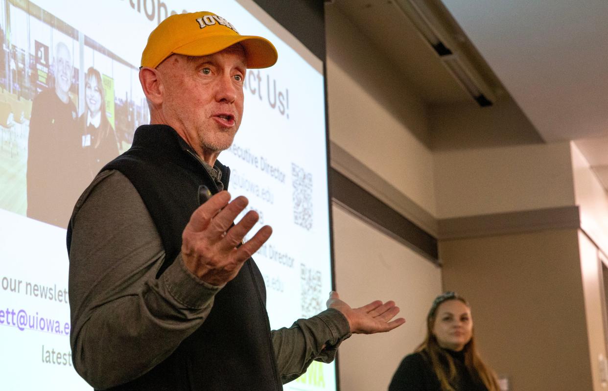 Jim Lewis, director of the Vaughan Institute of Risk Management and Insurance, speaks to a Principles of Risk Management class, part of a revived, insurance-oriented major at the University of Iowa.