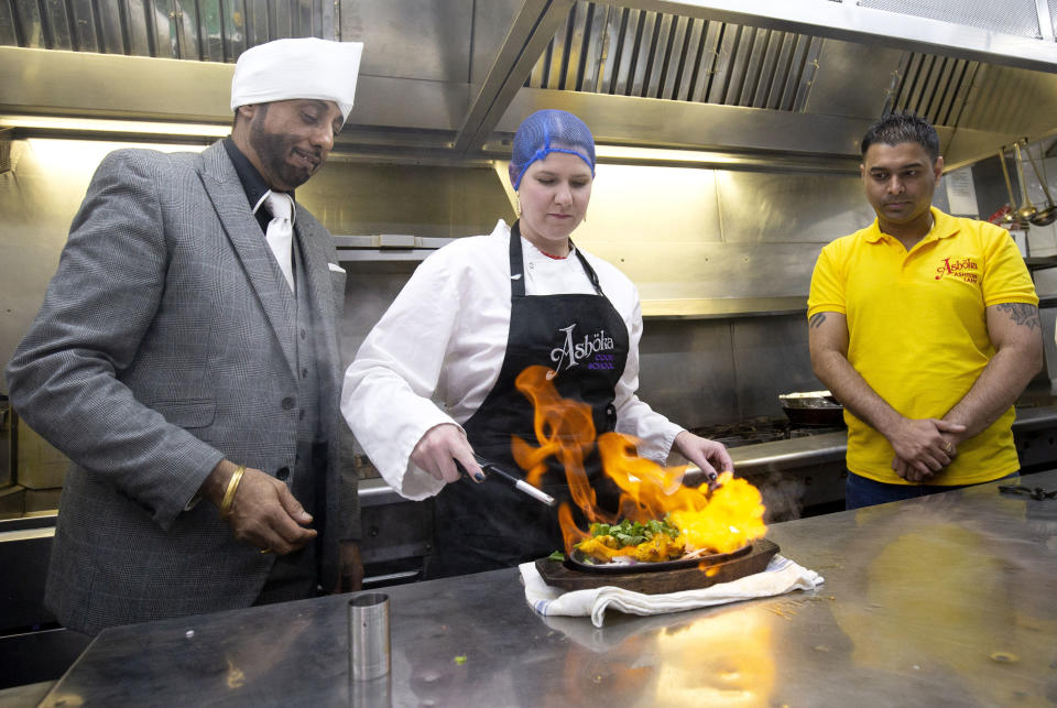 Liberal Democrat leader Jo Swinson helps make a chicken tikka masala during a visit to the Ashoka restaurant in Bearsden, Glasgow.