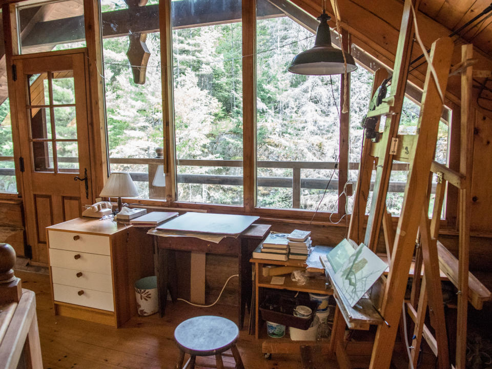 <p>Bateman has a studio in The Lodge, which afford a beautiful view of the trees. (Team Haliburton Highlands at RE/MAX) </p>