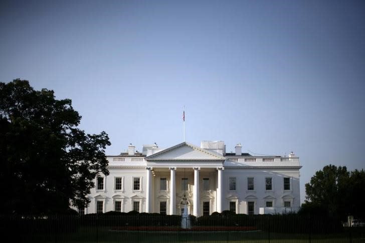 The White House is pictured shortly after sunrise in Washington, August 1, 2007. REUTERS/Jason Reed