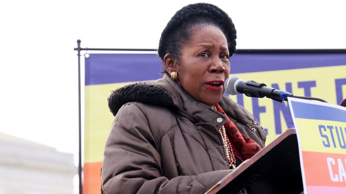 A look back at 'queen' Sheila Jackson Lee's wildest moments from years in  Congress: 'mean' boss, verbal abuse