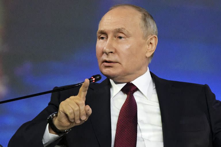 El presidente Vladimir Putin, en un foro en San Petersburgo. (Alexei Danichev/ Agency RIA Novosti via AP)