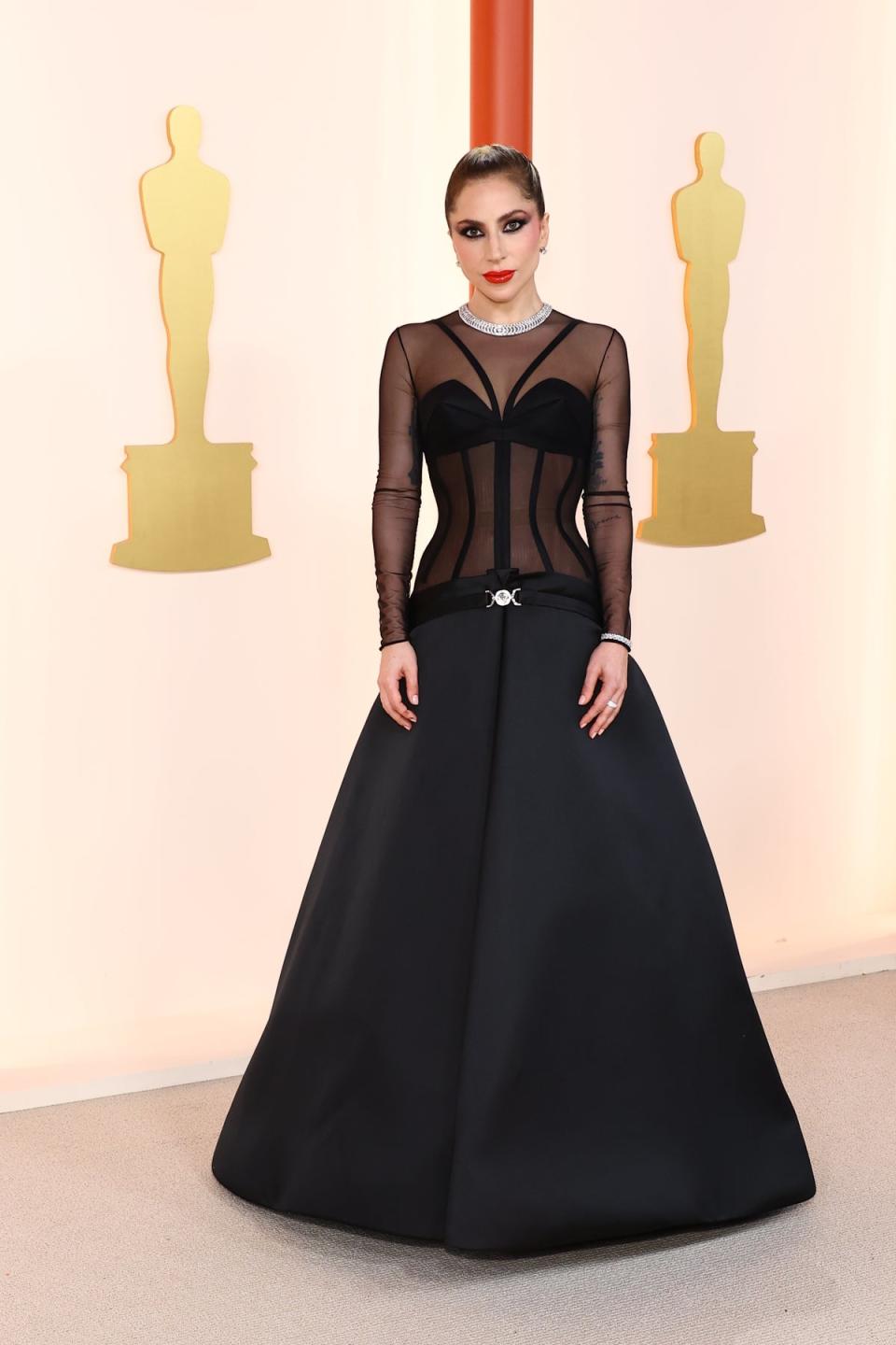 Lady Gaga in Atelier Versace and Tiffany & Co.: (Getty Images)