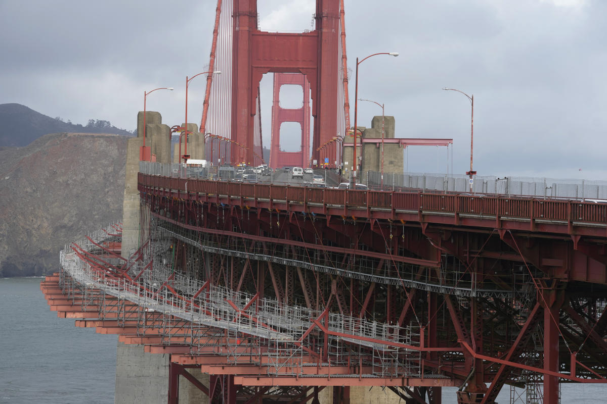 Минаха десетилетия, но Сан Франциско най-накрая инсталира мрежи, за да спре самоубийствата на моста Голдън Гейт