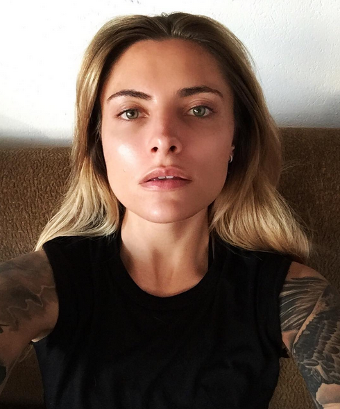 <p>“#nomakeup #nofilter muss auch mal sein! Schönen Abend!” schrieb Sophia Thomalla zu diesem Instagram-Selfie. So ganz können wir allerdings nicht glauben, dass bei diesem Foto gar kein Make-Up im Spiel sein soll… (Bild: Instagram.com/Sophia Thomalla)<br></p>