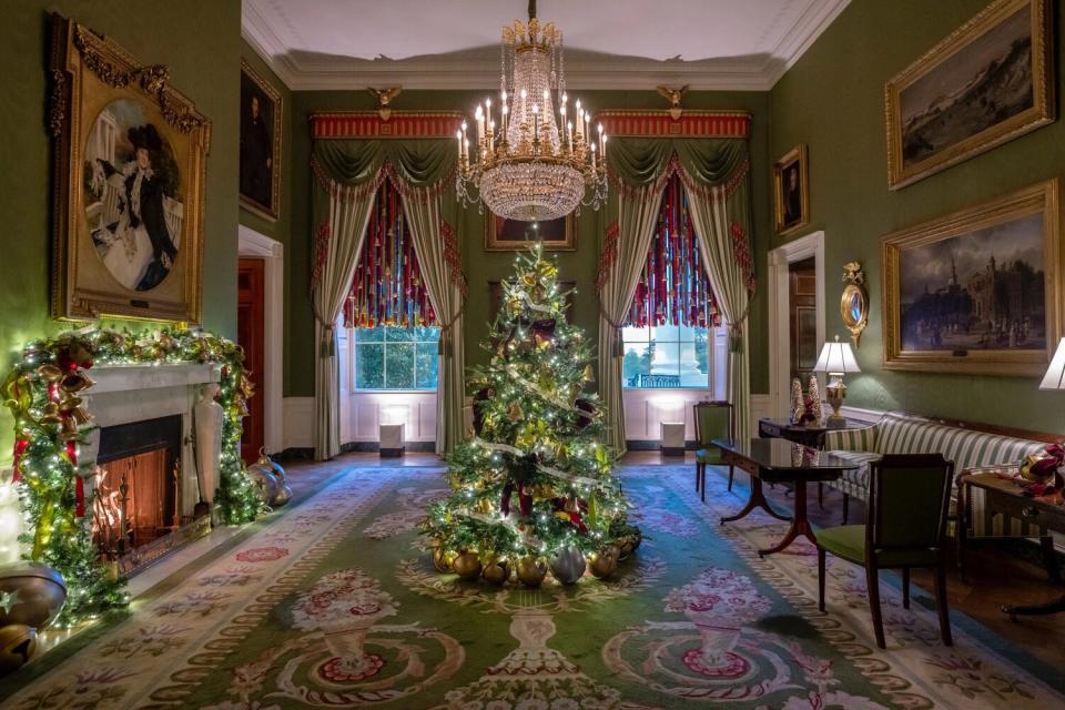 Jill Biden Unveils White House Holiday Decorations, Complete with Life