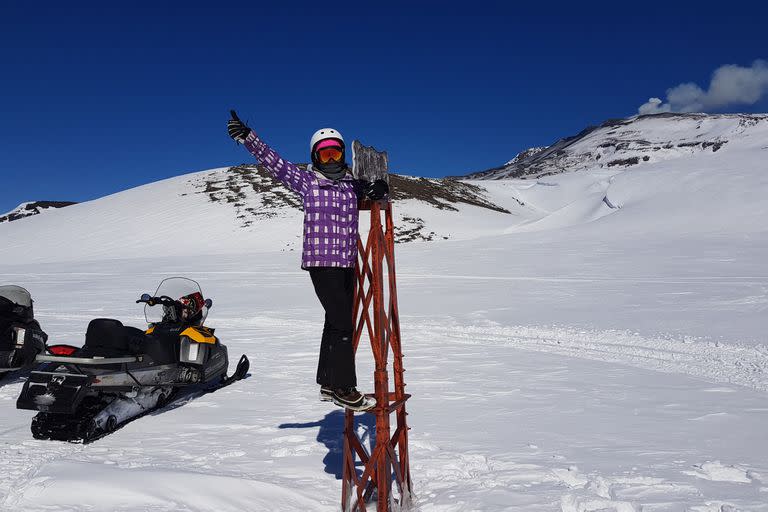 En fotos: subir al volcán Copahue en moto de nieve, una experiencia inolvidable