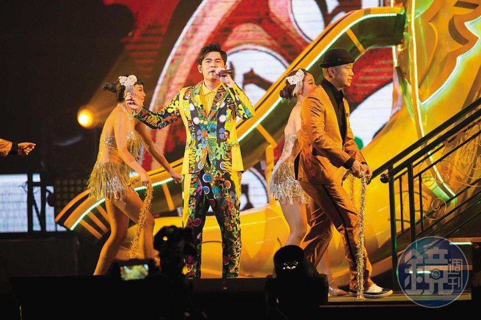 周杰倫舉辦出道20年的「嘉年華」演唱會，但台灣場的時間、地點都尚未底定。